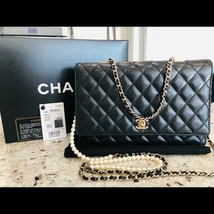 Chanel Single flap pearl detailed shoulder bag in lambskin